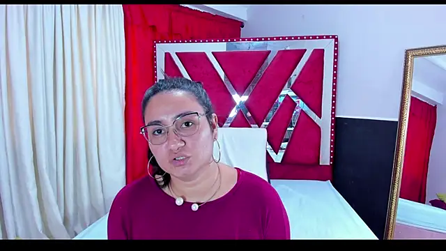 Snapshot of Luna021_1 chatting on October 9, 2025, 7:03 pm Luna021 1 online show from October 9, 2025, 7:03 pm