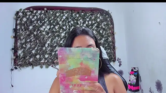 Snapshot of Luna021_1 chatting on November 18, 2025, 8:34 pm Luna021 1 online show from November 18, 2025, 8:34 pm