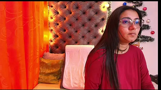 Snapshot of Luna021_1 chatting on December 17, 2025, 7:52 pm Luna021 1 online show from December 17, 2025, 7:52 pm