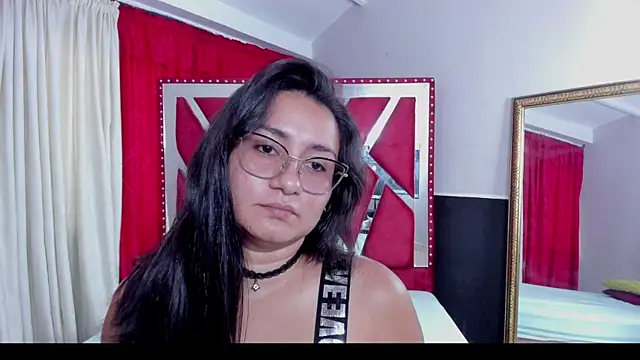 Snapshot of Luna021_1 chatting on September 29, 2025, 7:19 pm Luna021 1 online show from September 29, 2025, 7:19 pm