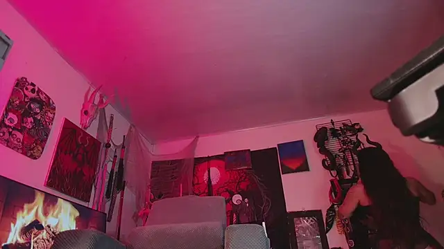 agathaaiko6 online show from April 18, 2026, 1:41 am