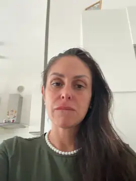 Snapshot of ainaht chatting on April 11, 2026, 1:37 pm ainaht online show from April 11, 2026, 1:37 pm