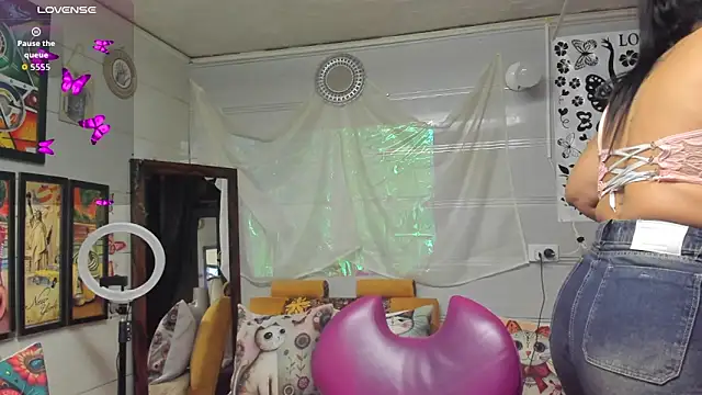 Snapshot of Girl_luna_ chatting on September 29, 2025, 7:41 pm Girl luna online show from September 29, 2025, 7:41 pm