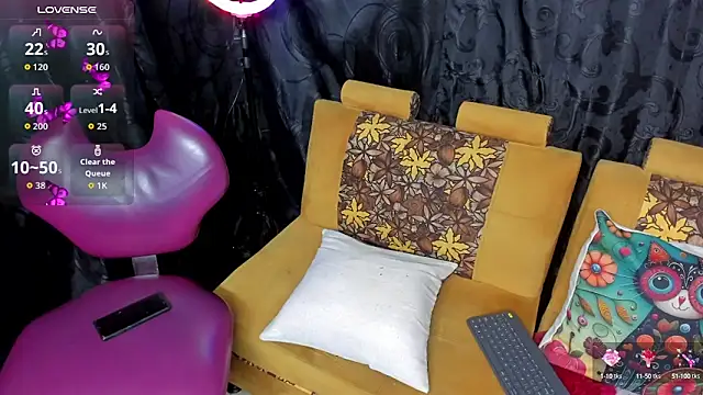 Snapshot of Girl_luna_ chatting on October 17, 2025, 7:26 pm Girl luna online show from October 17, 2025, 7:26 pm