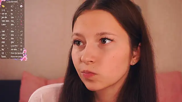 GabrielleLynchard online show from October 28, 2025, 8:08 pm