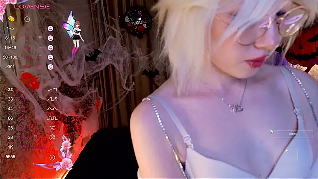 Snapshot of AlettaEve chatting on October 30, 2025, 3:09 pm AlettaEve online show from October 30, 2025, 3:09 pm