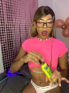 Snapshot of Sweet_Tyra_Doll chatting on October 19, 2025, 8:28 am Sweet Tyra Doll online show from October 19, 2025, 8:28 am