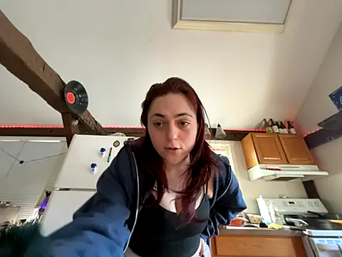 Snapshot of PeridotPrincessOfficial chatting on November 6, 2025, 6:56 pm PeridotPrincessOfficial online show from November 6, 2025, 6:56 pm