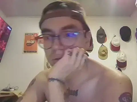 Snapshot of hardredlight chatting on December 18, 2025, 4:50 am hardredlight online show from December 18, 2025, 4:50 am