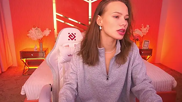 ShyySiren online show from November 15, 2025, 8:18 am