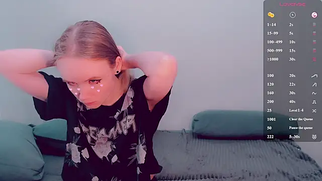 Snapshot of AliceNya_cute chatting on April 27, 2026, 5:16 am AliceNya cute online show from April 27, 2026, 5:16 am