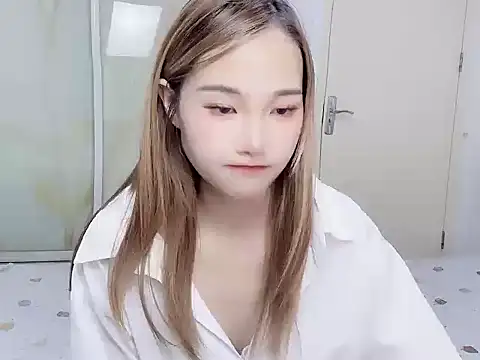 Snapshot of W-Sunflower chatting on October 19, 2025, 2:31 pm W-Sunflower online show from October 19, 2025, 2:31 pm