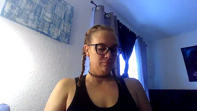 Ariasweetaspie online show from October 9, 2025, 5:02 pm