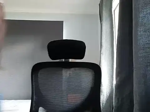 ZoeyJohnson online show from May 17, 2026, 12:10 am