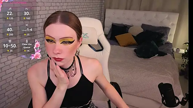 KarenSmitht online show from October 17, 2025, 4:09 pm