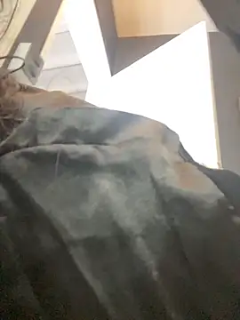 krisstenSantos online show from October 29, 2025, 12:26 pm