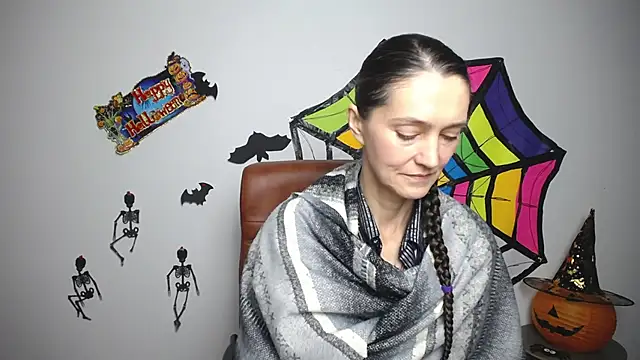 TayaFinch online show from November 1, 2025, 2:33 pm