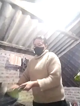 Snapshot of Emmyly_123 chatting on February 5, 2026, 12:06 am Emmyly 123 online show from February 5, 2026, 12:06 am