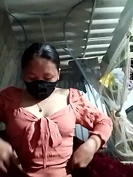 Snapshot of Emmyly_123 chatting on January 8, 2026, 12:44 pm Emmyly 123 online show from January 8, 2026, 12:44 pm