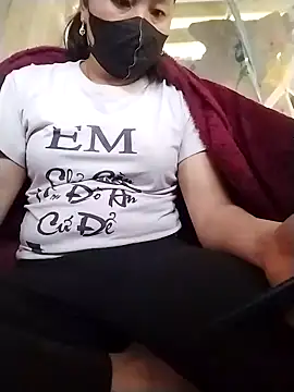 Snapshot of Emmyly_123 chatting on January 13, 2026, 5:33 am Emmyly 123 online show from January 13, 2026, 5:33 am