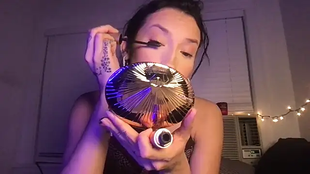 yoursweetestlilly online show from January 14, 2026, 2:37 am