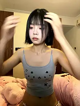 Snapshot of qiqi_x chatting on January 8, 2026, 1:28 pm qiqi x online show from January 8, 2026, 1:28 pm