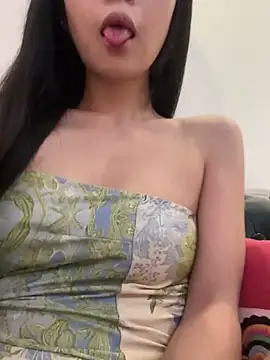 Snapshot of qiqi_x chatting on December 22, 2025, 4:07 pm qiqi x online show from December 22, 2025, 4:07 pm