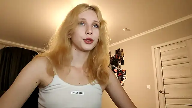 Snapshot of Fafa_Fluff chatting on October 12, 2025, 3:13 pm Fafa Fluff online show from October 12, 2025, 3:13 pm