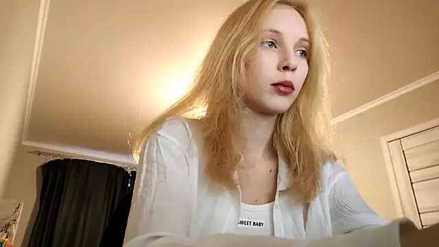 Snapshot of Fafa_Fluff chatting on September 28, 2025, 3:08 pm Fafa Fluff online show from September 28, 2025, 3:08 pm