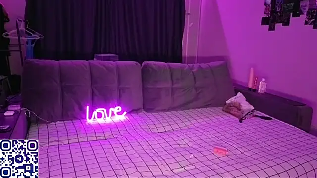 Snapshot of Fafa_Fluff chatting on October 19, 2025, 4:10 pm Fafa Fluff online show from October 19, 2025, 4:10 pm