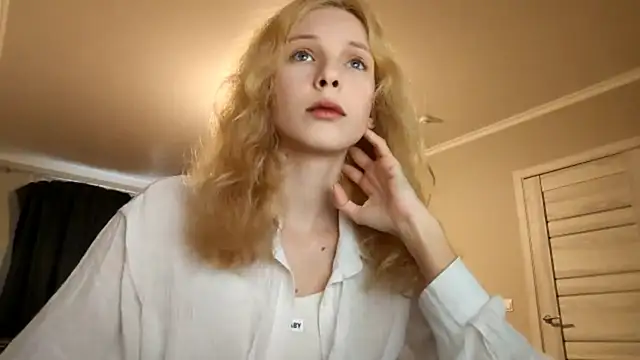 Snapshot of Fafa_Fluff chatting on September 30, 2025, 2:12 pm Fafa Fluff online show from September 30, 2025, 2:12 pm