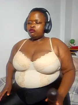 Snapshot of lady-zeei chatting on May 3, 2026, 7:17 pm lady-zeei online show from May 3, 2026, 7:17 pm