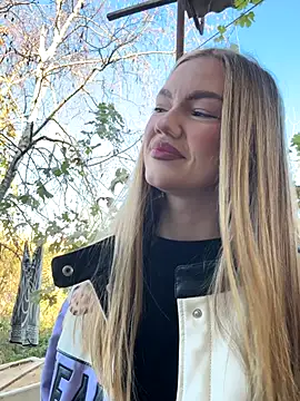 MilaMoone online show from November 2, 2025, 11:48 am