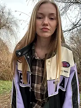 MilaMoone online show from January 9, 2026, 10:22 am