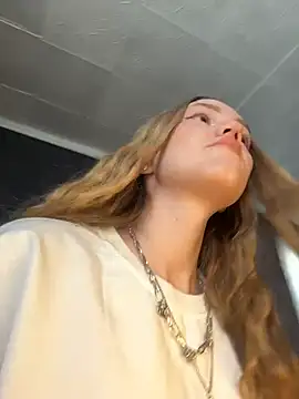 MilaMoone online show from March 13, 2026, 10:31 am