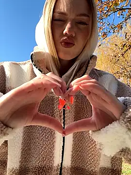 MilaMoone online show from November 29, 2025, 9:20 am