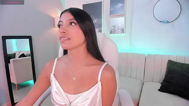 Tiffany Low online show from November 26, 2025, 1:00 pm