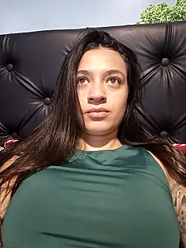 Snapshot of MiQeilaSweet chatting on December 14, 2025, 10:37 pm MiQeilaSweet online show from December 14, 2025, 10:37 pm