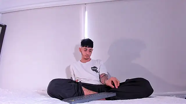 Snapshot of j_martony chatting on November 25, 2025, 12:05 pm j martony online show from November 25, 2025, 12:05 pm