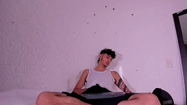 Snapshot of j_martony chatting on November 11, 2025, 12:33 pm j martony online show from November 11, 2025, 12:33 pm