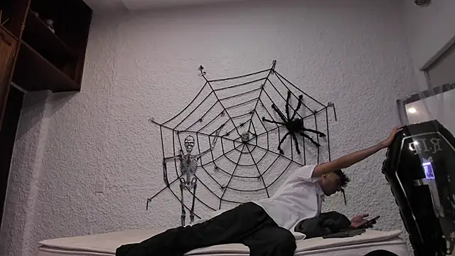 Snapshot of j_martony chatting on October 29, 2025, 3:16 am j martony online show from October 29, 2025, 3:16 am