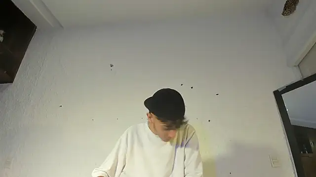 Snapshot of j_martony chatting on November 10, 2025, 12:10 pm j martony online show from November 10, 2025, 12:10 pm