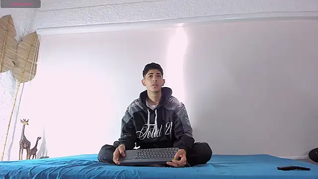 Snapshot of j_martony chatting on December 15, 2025, 1:06 pm j martony online show from December 15, 2025, 1:06 pm