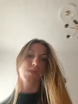 Nhoakila96 online show from February 6, 2026, 12:23 pm