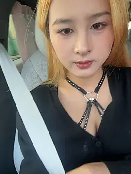 yuki june online show from December 3, 2025, 7:52 am