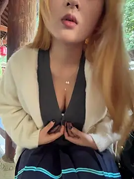 yuki june online show from November 28, 2025, 8:36 am