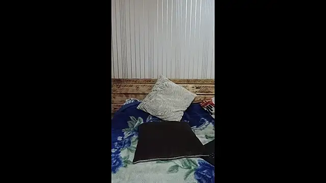 Snapshot of EthelsLover chatting on October 5, 2025, 1:02 pm EthelsLover online show from October 5, 2025, 1:02 pm