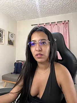 Snapshot of Valerygomez02 chatting on October 11, 2025, 9:27 pm Valerygomez02 online show from October 11, 2025, 9:27 pm