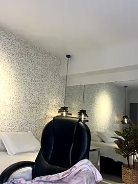 EMILIIA RICHTER   online show from October 26, 2025, 11:21 am