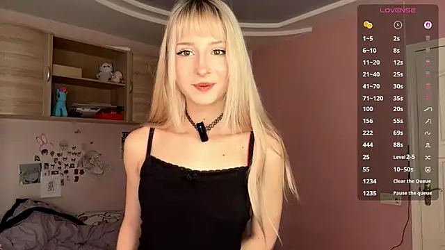 FridaAaberg online show from November 7, 2025, 7:35 am